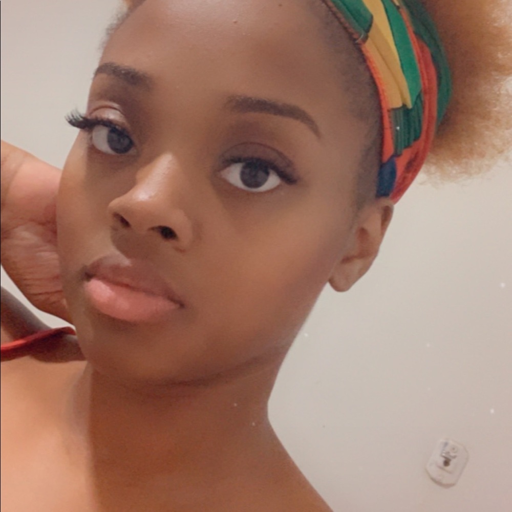 Meet your Posher, Ceara